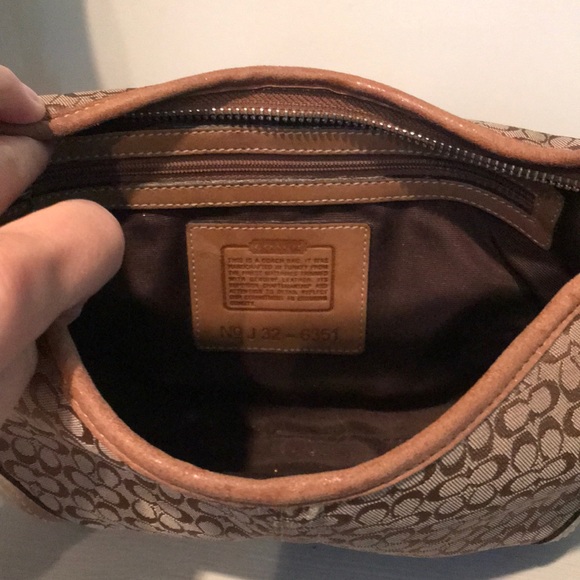 Small Coach purse - Picture 4 of 4